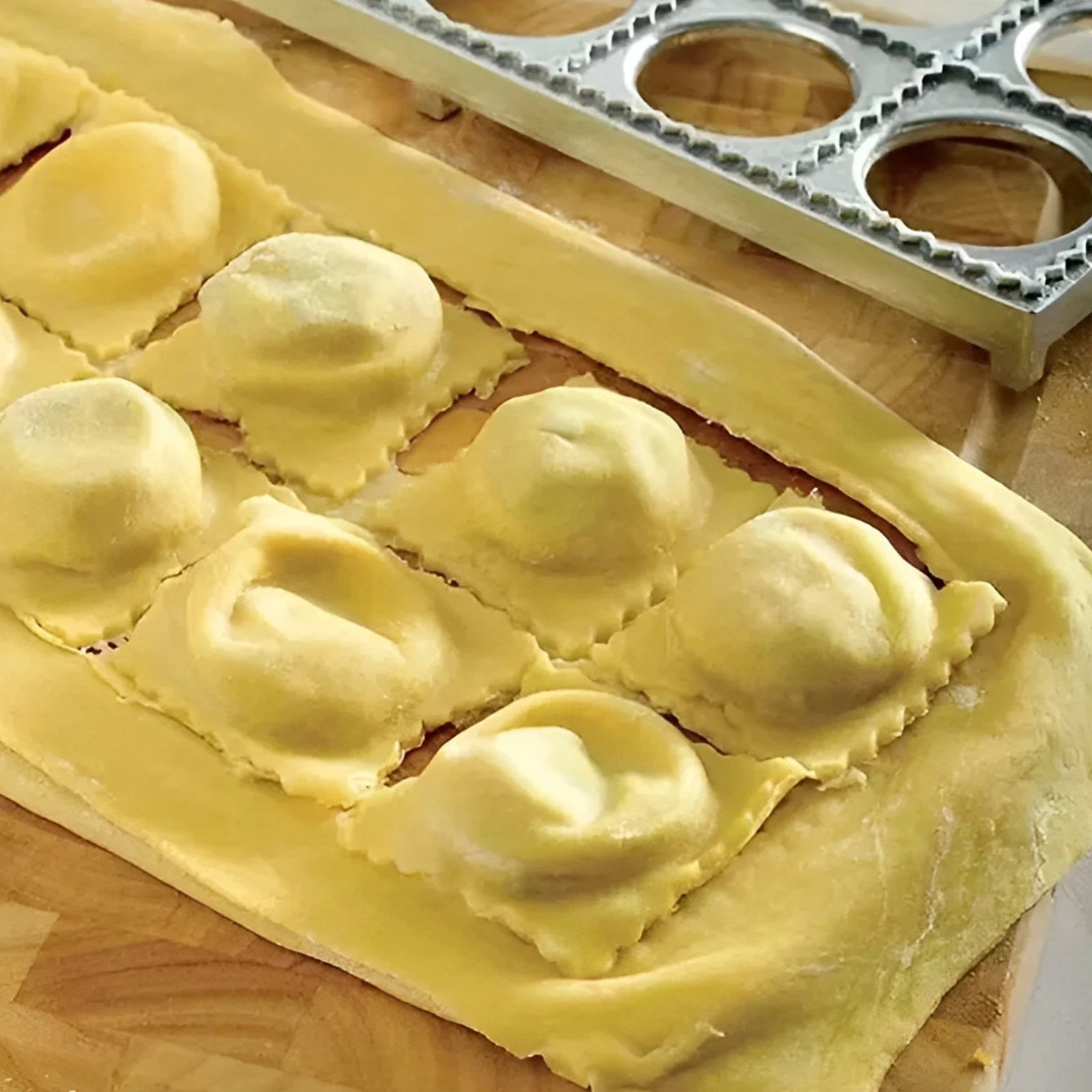 Dumpling Mold 12 Holes Ravioli - Kitchen Appliances Garage recensione e prezzo